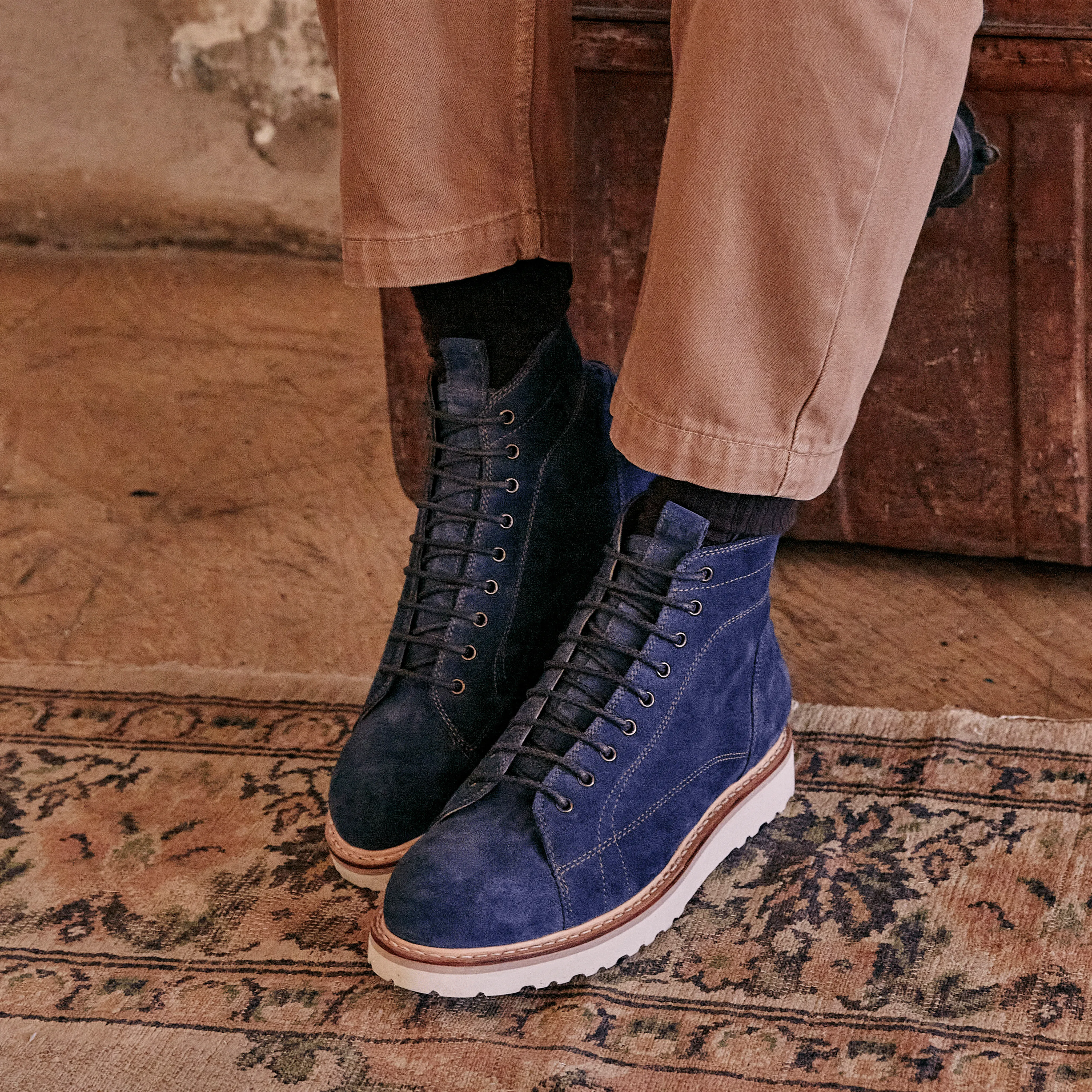 BARLEY // NAVY SUEDE