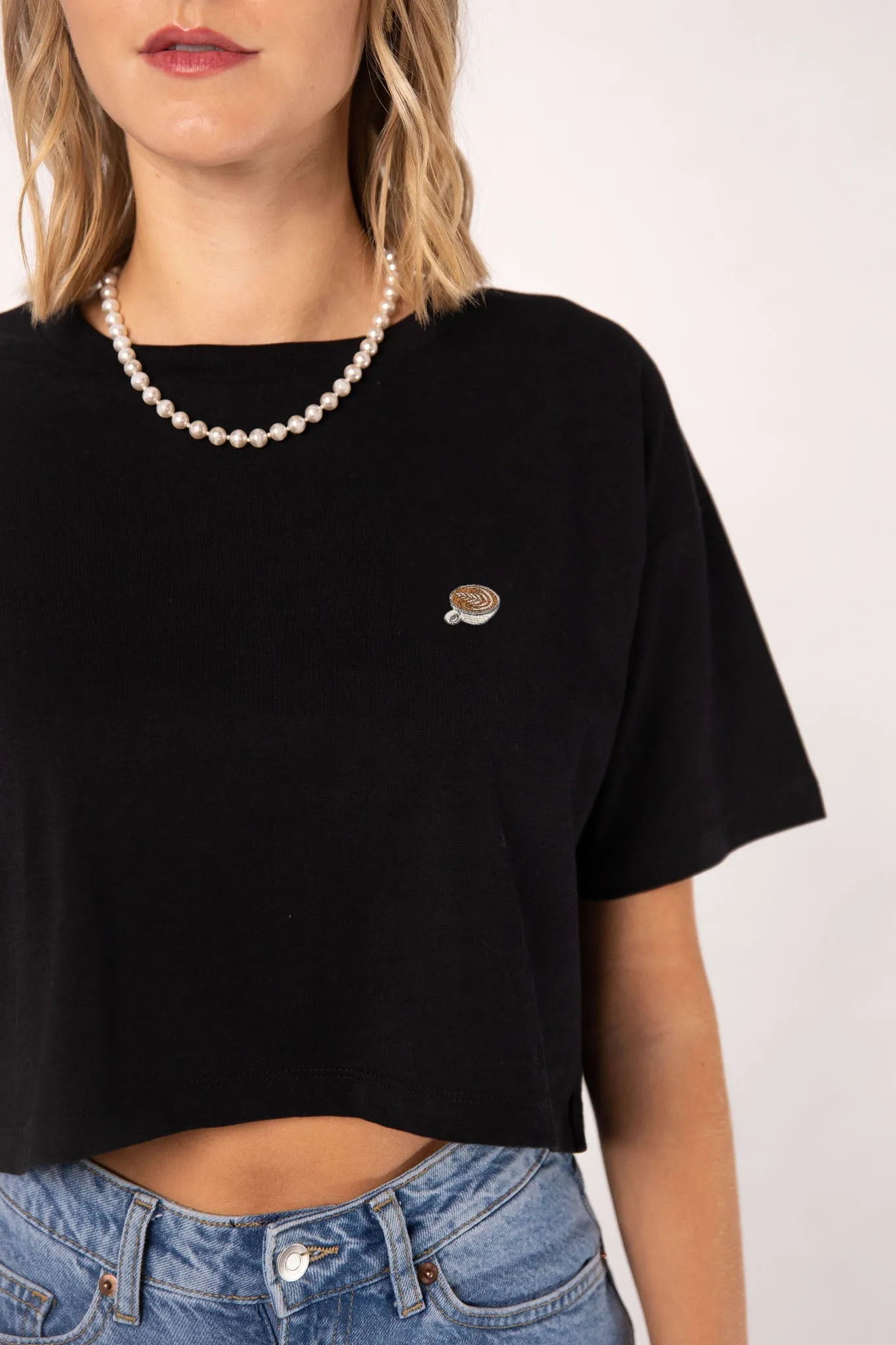 Flat White | Besticktes Bio Baumwoll Crop Top