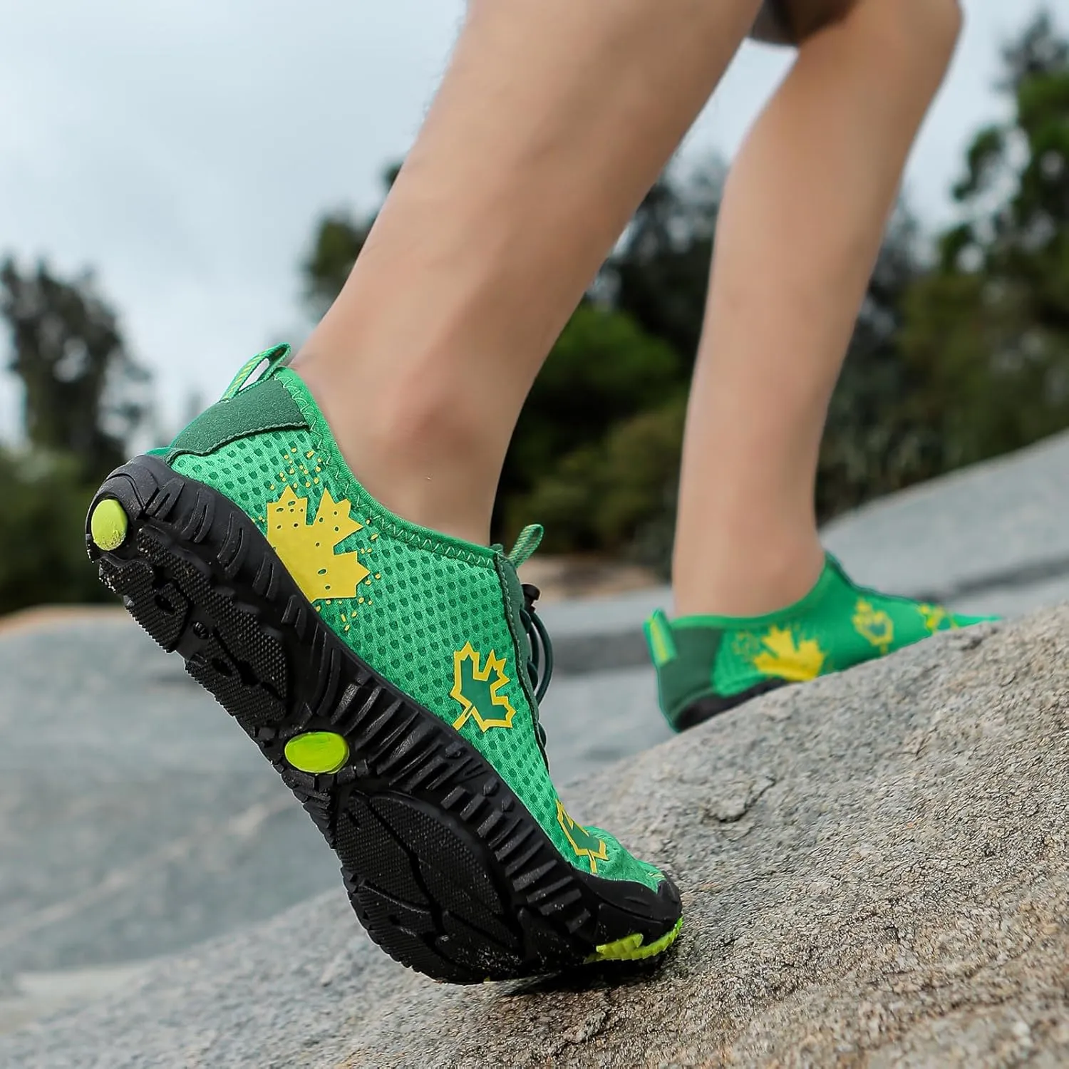 Hike Barefoot Shoes Women, Maple Leaf Print Grounded Barefoot Footwear Shoes, Neuropathy Walking Shoe Wide Toe Box Zero Drop Beach Sneakers for Gym Athletic Walking Running Sneakers Water Resistant